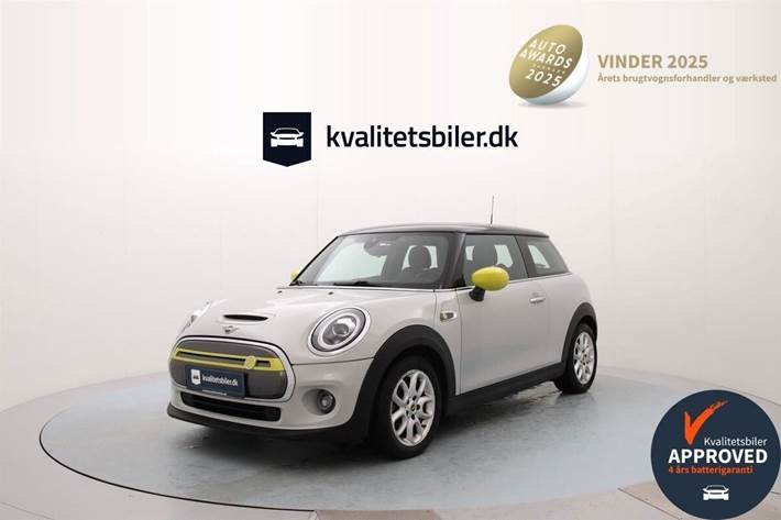 Sølv Mini Cooper fra 2020 set udefra