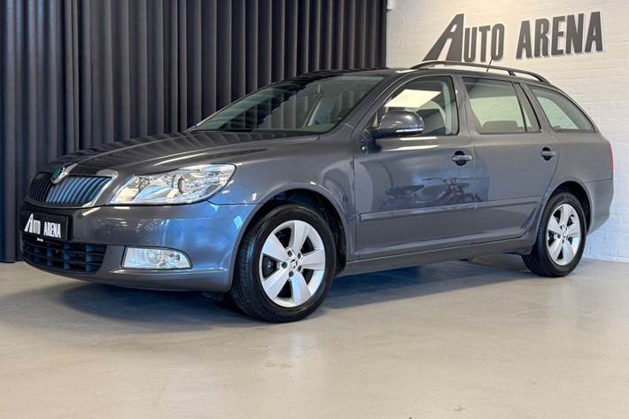 Grå Skoda Octavia fra 2012
