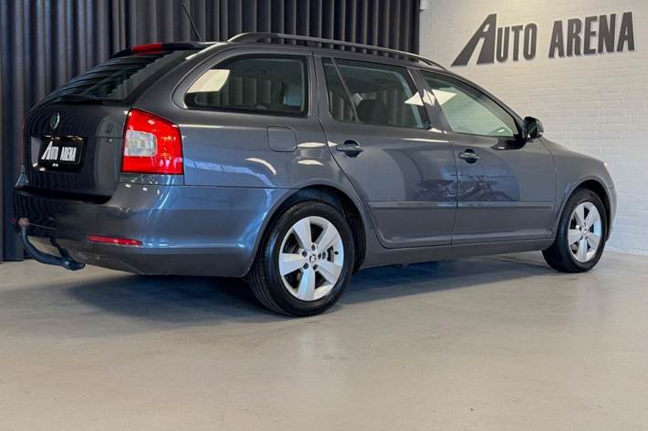 Grå Skoda Octavia fra 2012