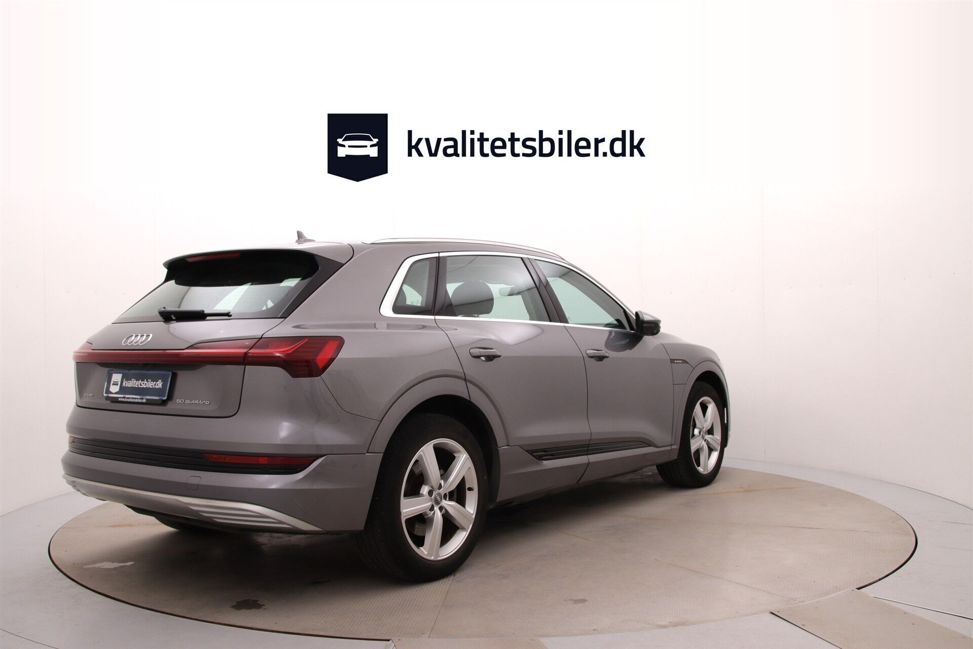 Grå Audi e-tron fra 2020