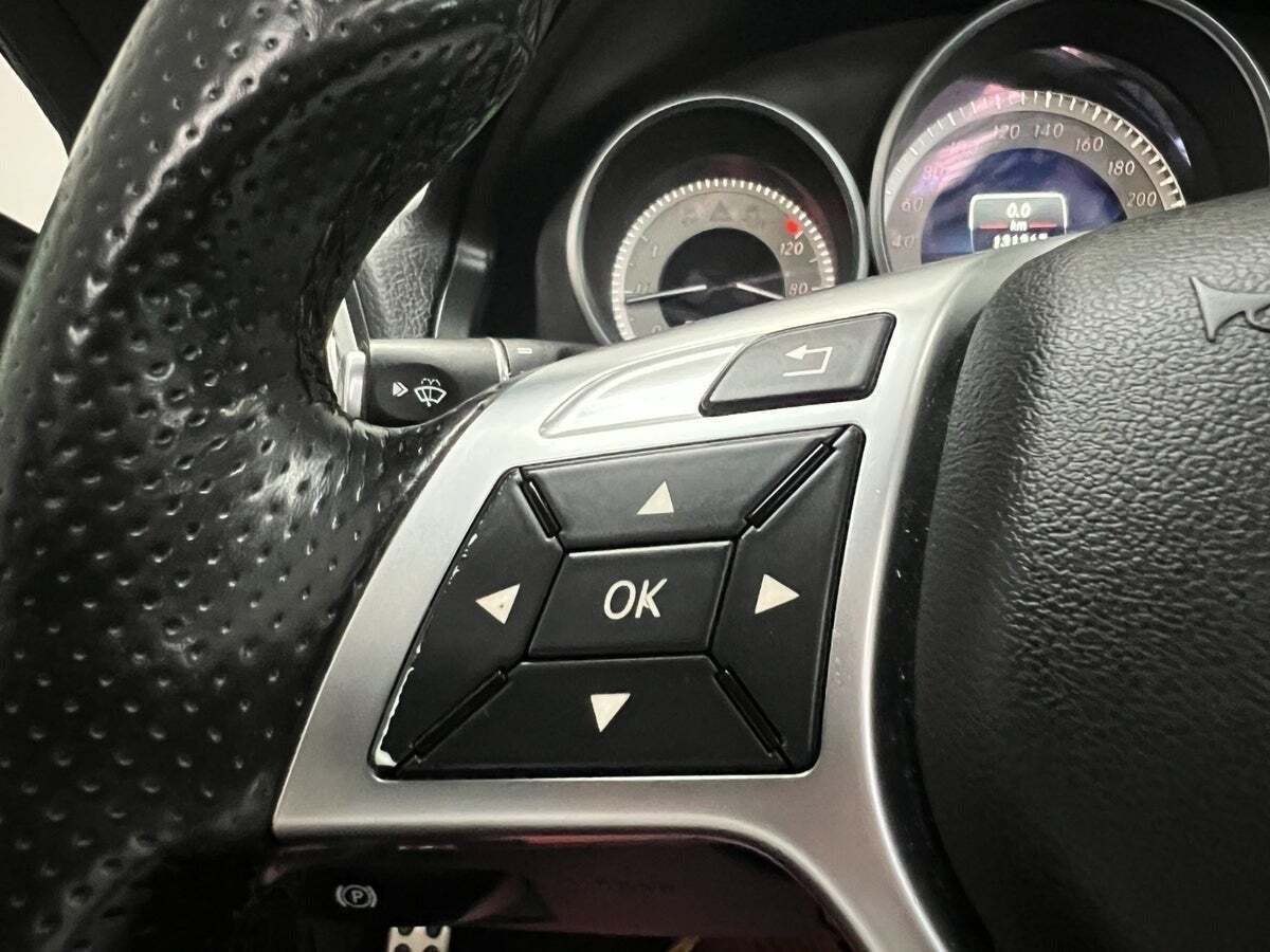 Hvid Mercedes E200 fra 2015