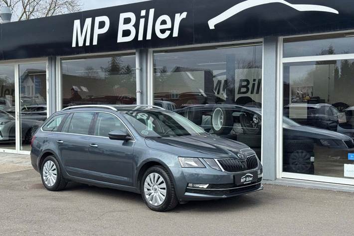 Blå Skoda Octavia fra 2020