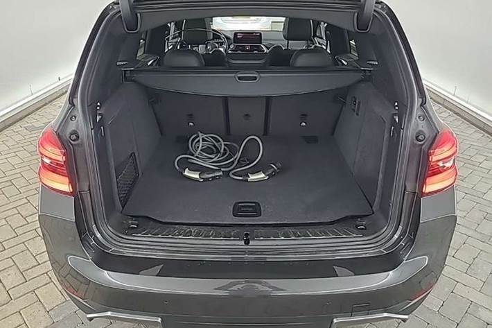 Grå BMW iX3 fra 2021