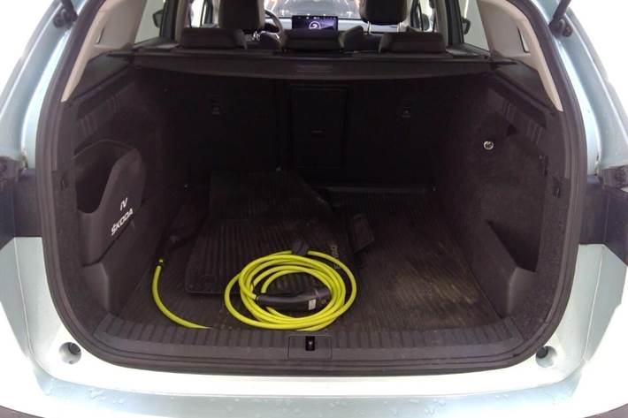 Grå Skoda Enyaq fra 2021