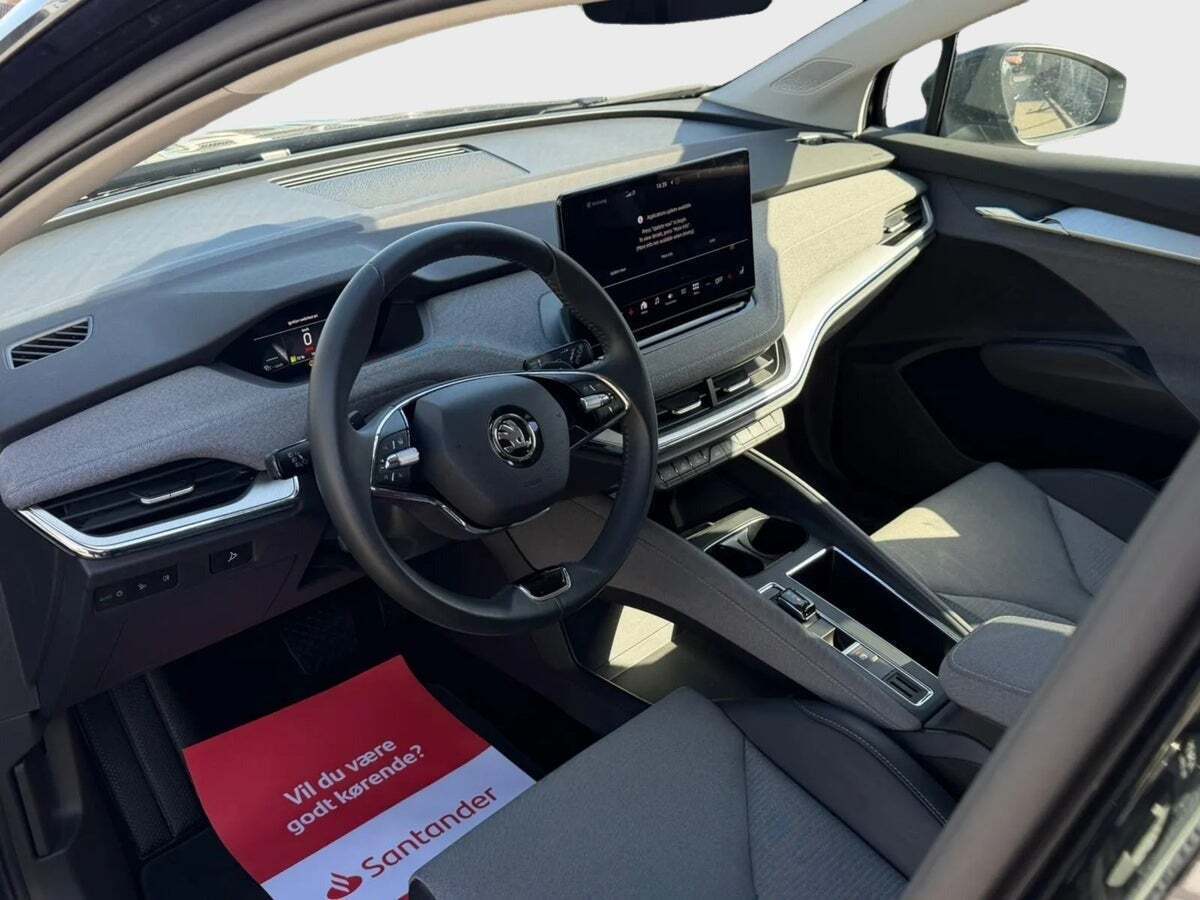 Sort Skoda Enyaq fra 2024