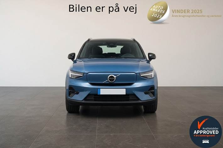 Blå Volvo XC40 fra 2023