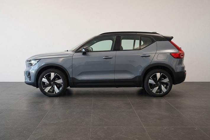 Grå Volvo XC40 fra 2023