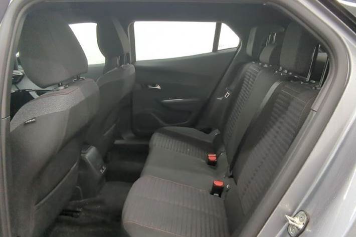 Grå Peugeot e-2008 fra 2023