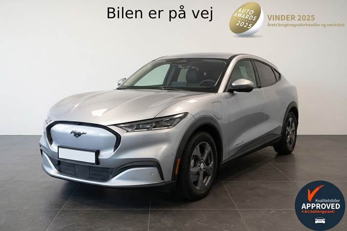 Sølv Ford Mustang Mach-E fra 2021 set udefra