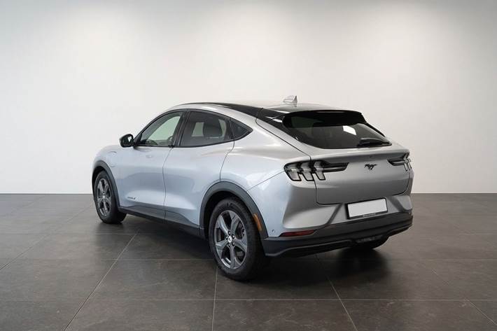 Sølv Ford Mustang Mach-E fra 2021