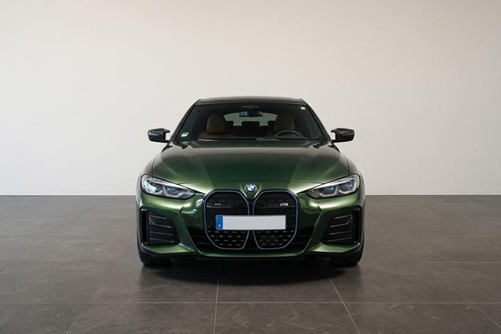 Grøn BMW i4 fra 2023
