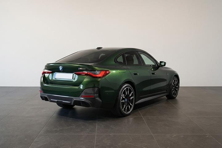 Grøn BMW i4 fra 2023