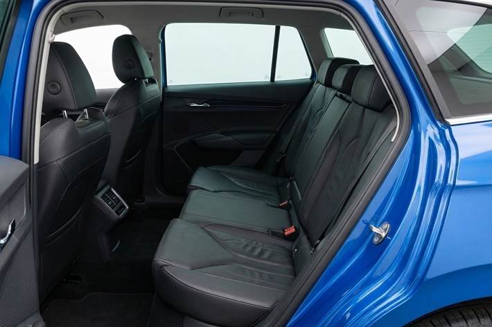 Blå Skoda Enyaq fra 2021