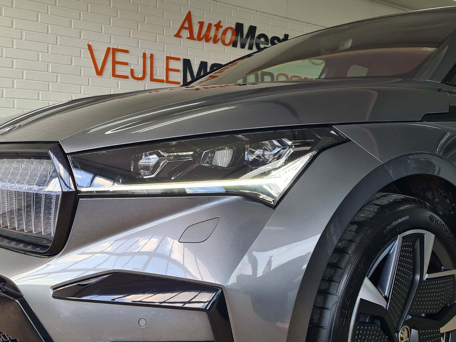 Grå Skoda Enyaq fra 2023