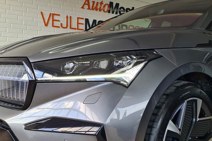 Grå Skoda Enyaq fra 2023