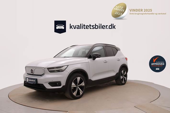 Sølv Volvo XC40 fra 2021 set udefra