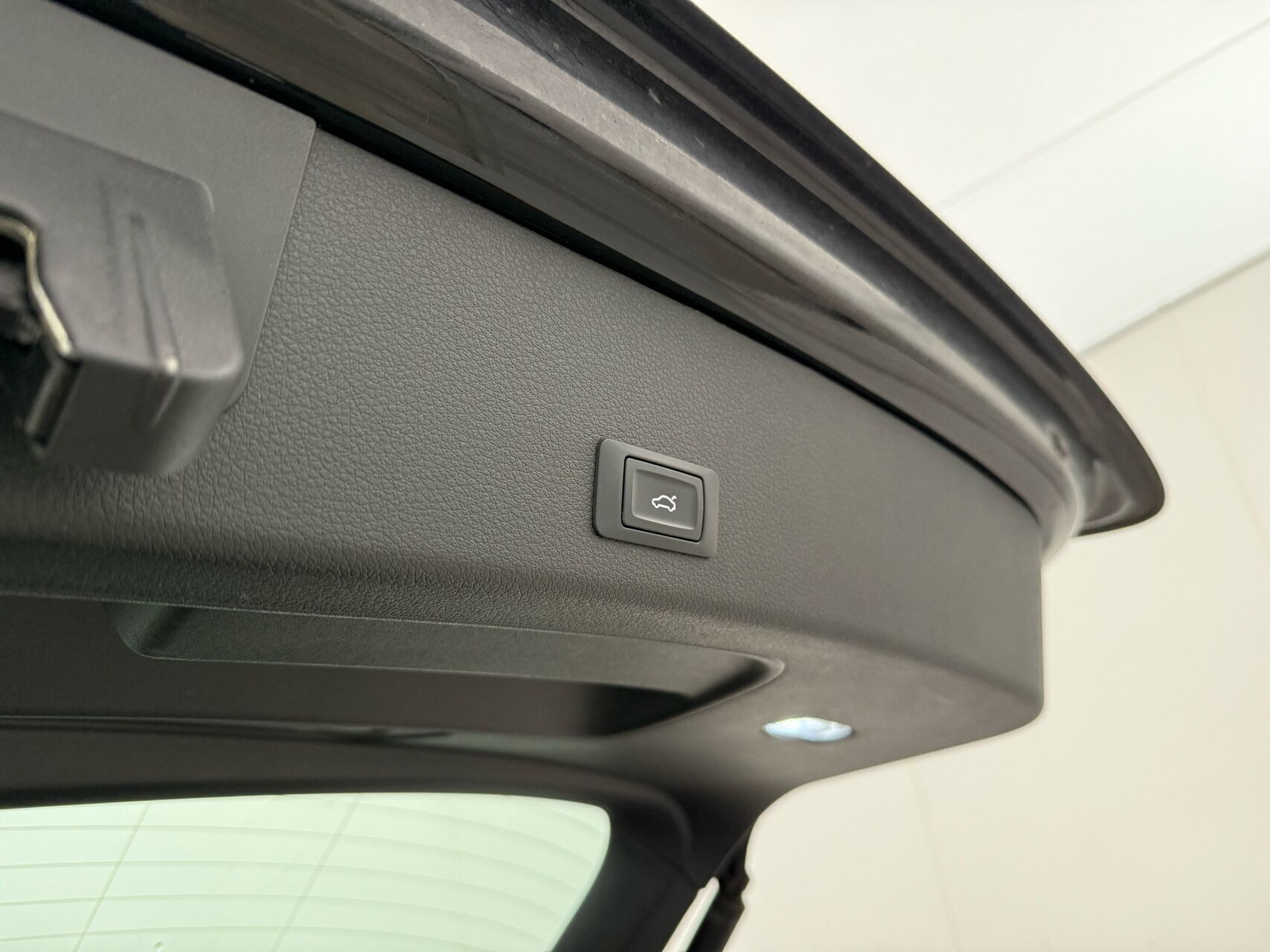 Sort Audi e-tron fra 2022