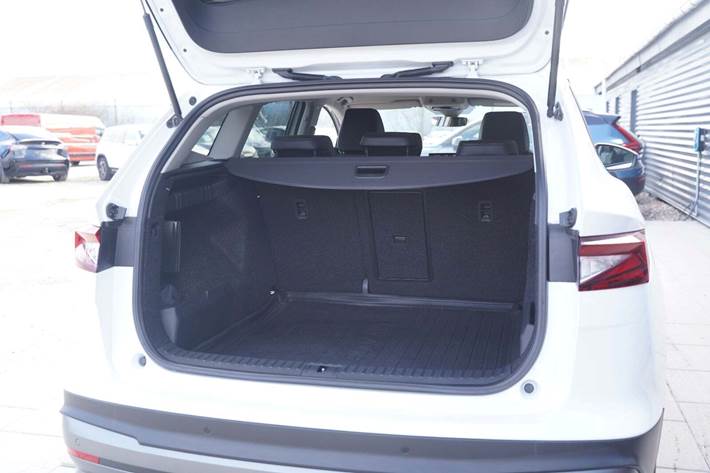 Hvid Skoda Enyaq fra 2023