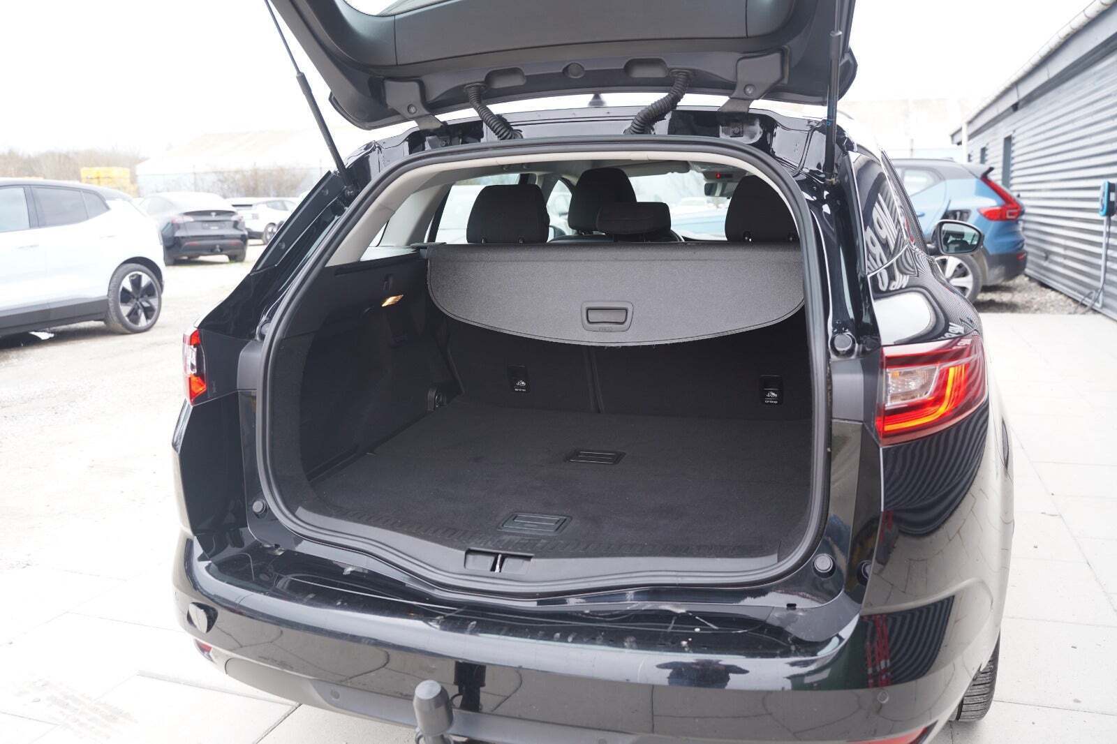 Grøn Renault Megane IV fra 2018