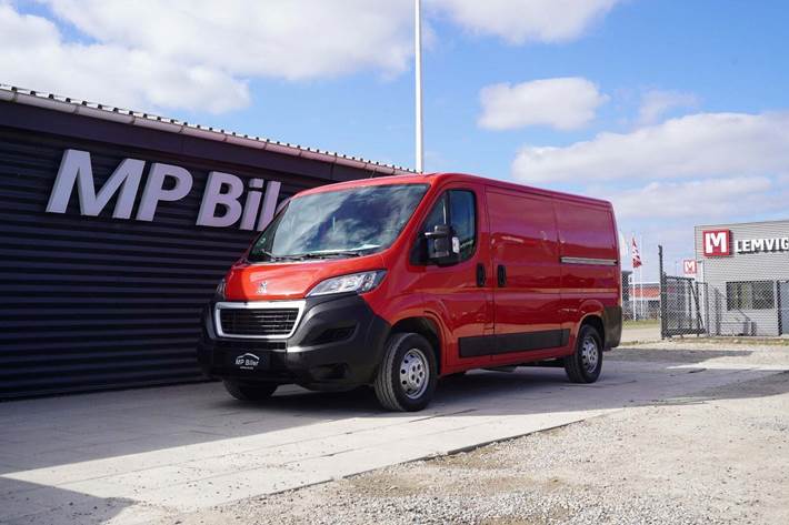 Rød Peugeot Boxer 330 fra 2020