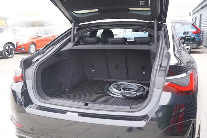 Sort BMW i4 fra 2023