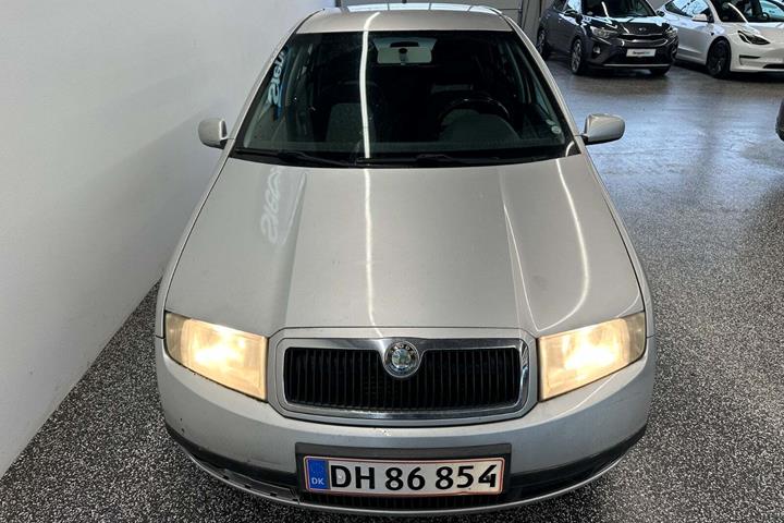 Sølv Skoda Fabia fra 2003