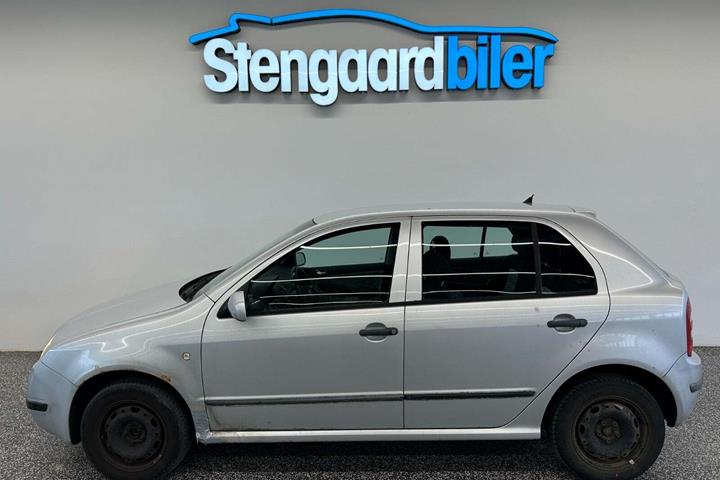 Sølv Skoda Fabia fra 2003