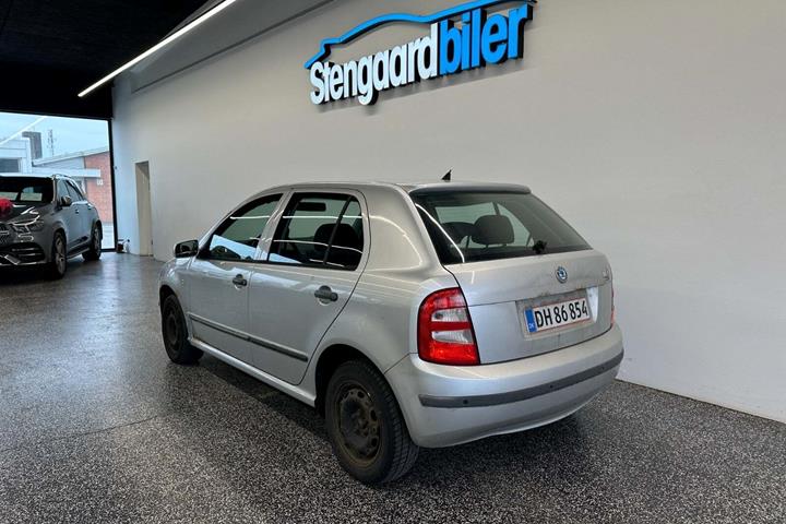 Sølv Skoda Fabia fra 2003