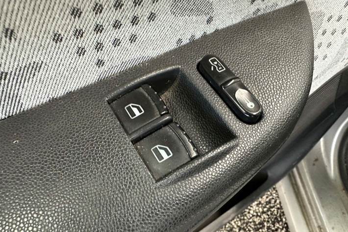 Sølv Skoda Fabia fra 2003