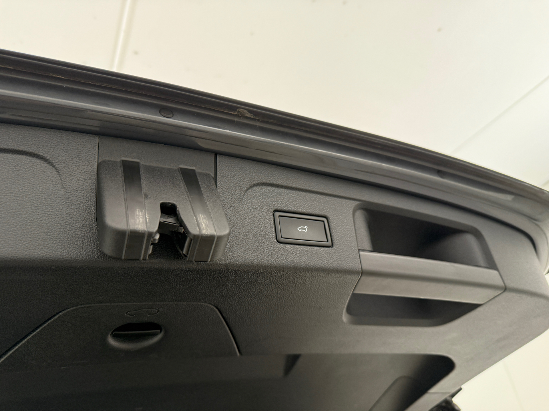 Grå VW Touran fra 2021