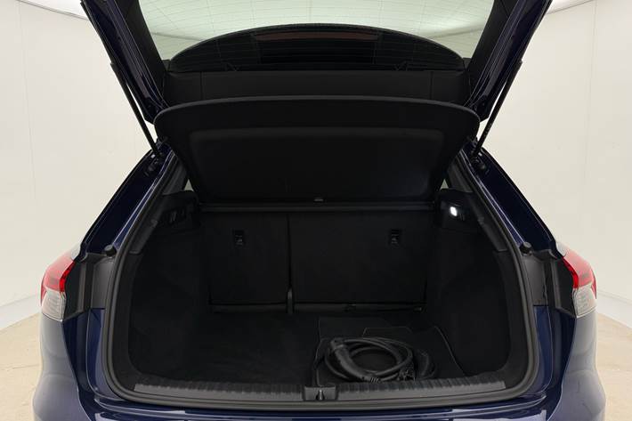 Blå Audi Q4 fra 2021