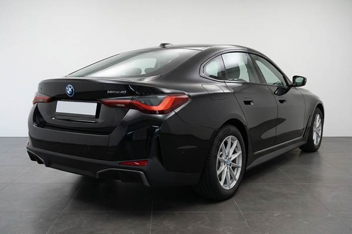 Sort BMW i4 fra 2023