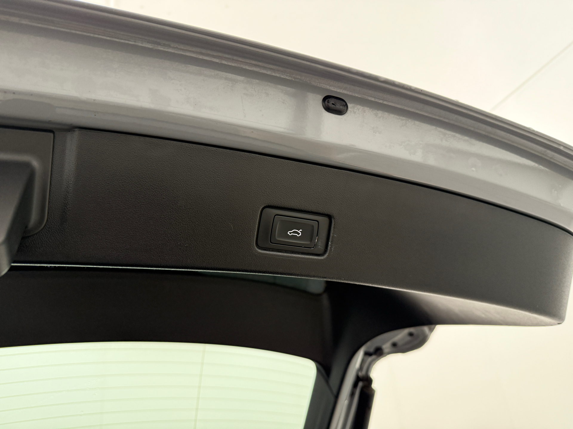 Grå Audi Q4 fra 2023