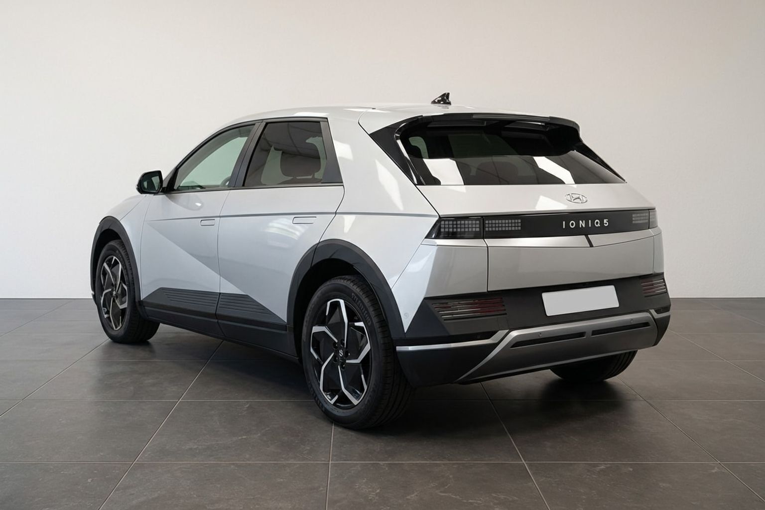Hyundai Ioniq 5 Electric 77,4 kWh Essential 229HK 5d Aut.