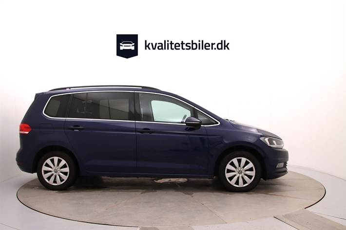 Blå VW Touran fra 2022