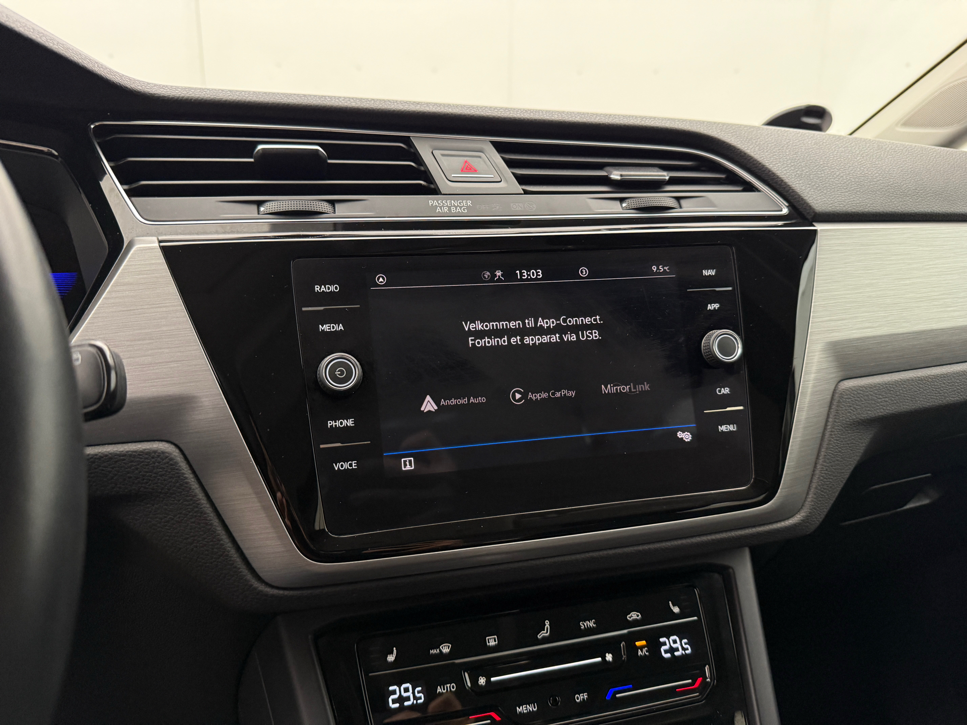 Blå VW Touran fra 2022