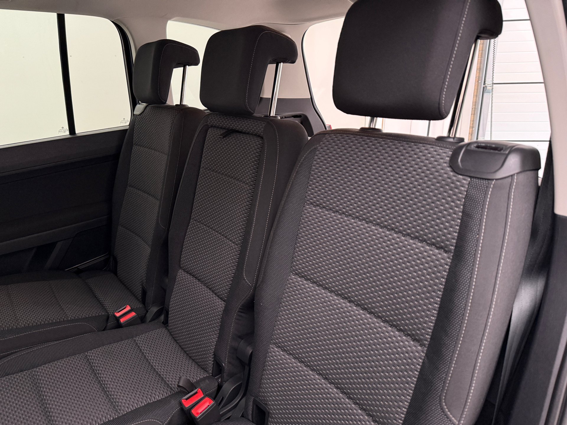 Blå VW Touran fra 2022