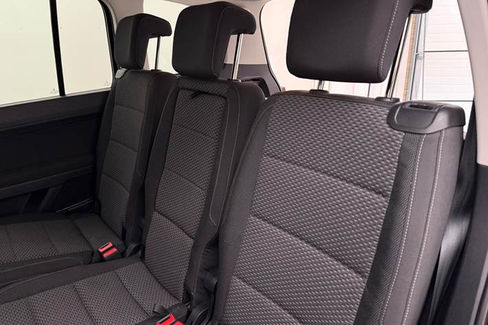 Blå VW Touran fra 2022