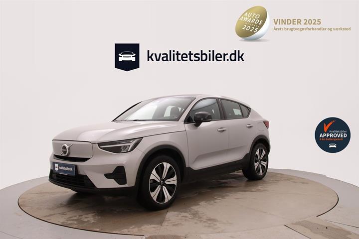 Sølv Volvo C40 fra 2023 set udefra