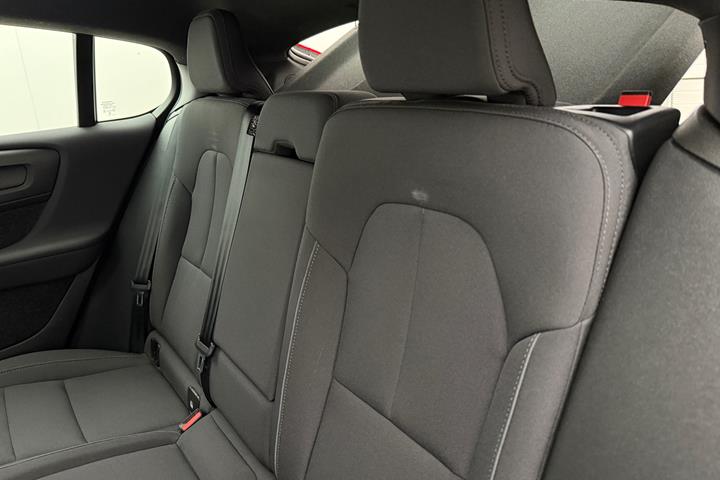 Sølv Volvo C40 fra 2023