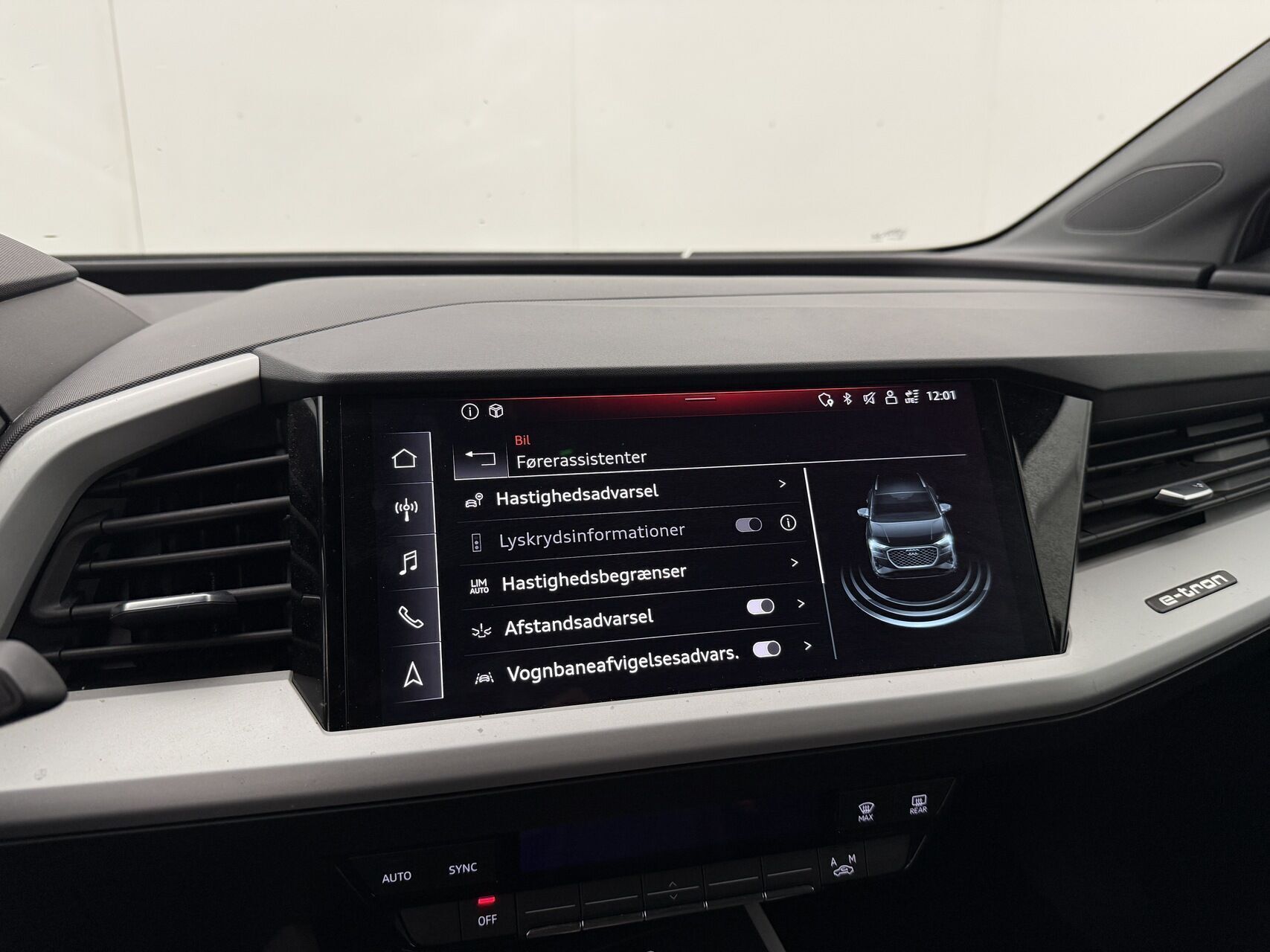 Grå Audi Q4 fra 2023
