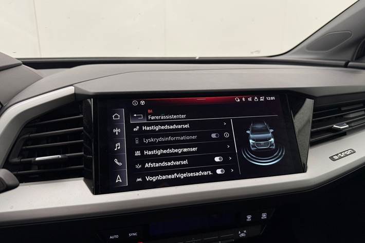 Grå Audi Q4 fra 2023