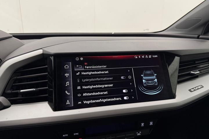 Grå Audi Q4 fra 2023