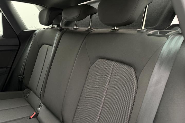 Grå Audi Q4 fra 2023