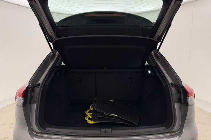 Grå Audi Q4 fra 2023