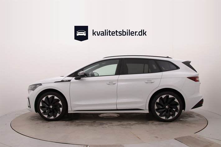 Hvid Skoda Enyaq fra 2023