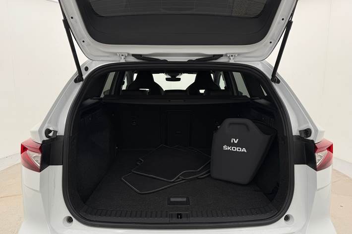 Hvid Skoda Enyaq fra 2023