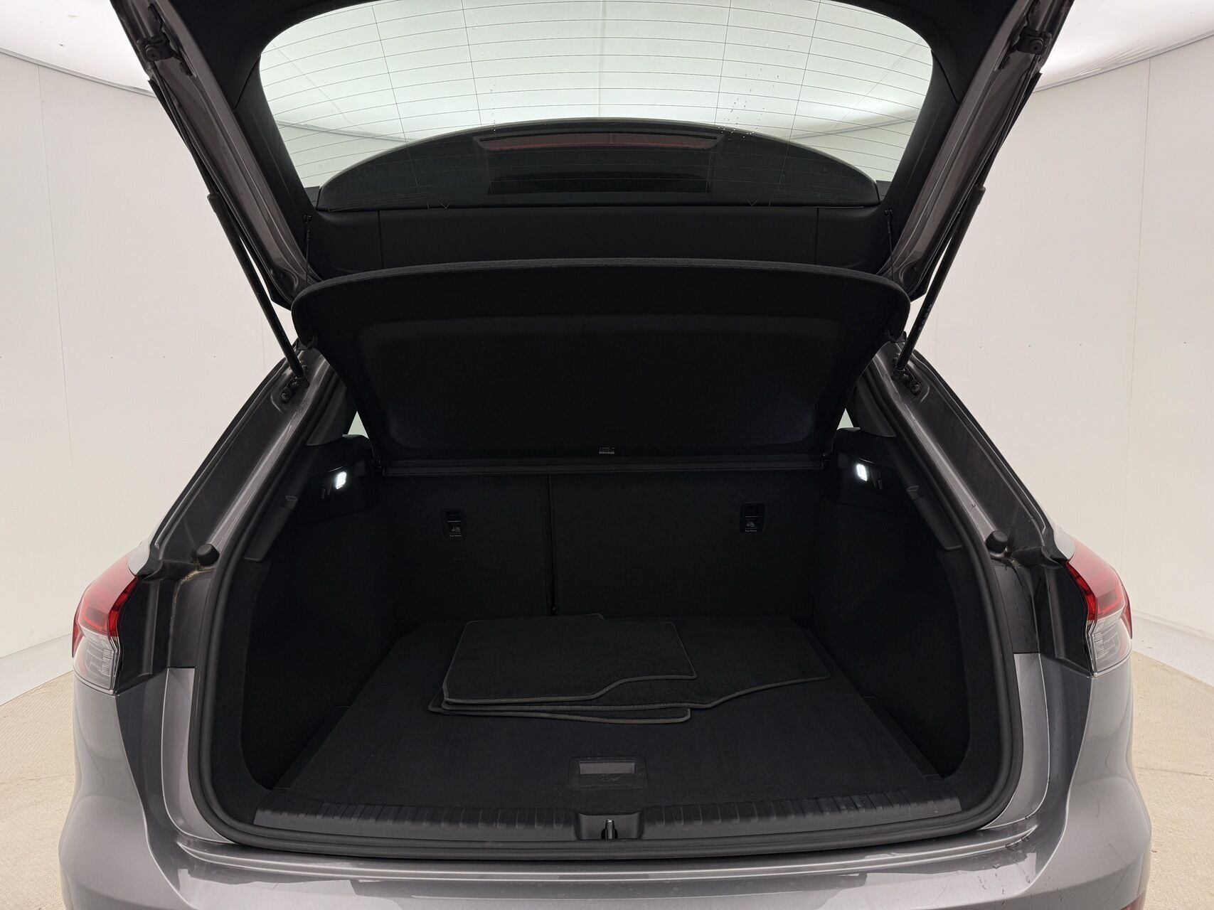 Grå Audi Q4 fra 2022