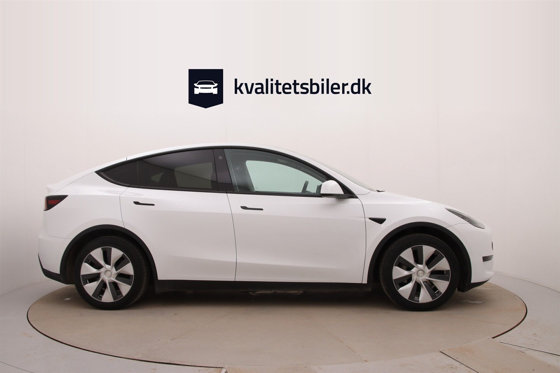 Tesla Model Y EL Standard Range RWD 299HK 5d Aut.