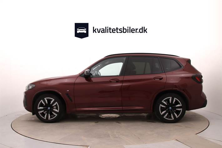 Rød BMW iX3 fra 2023
